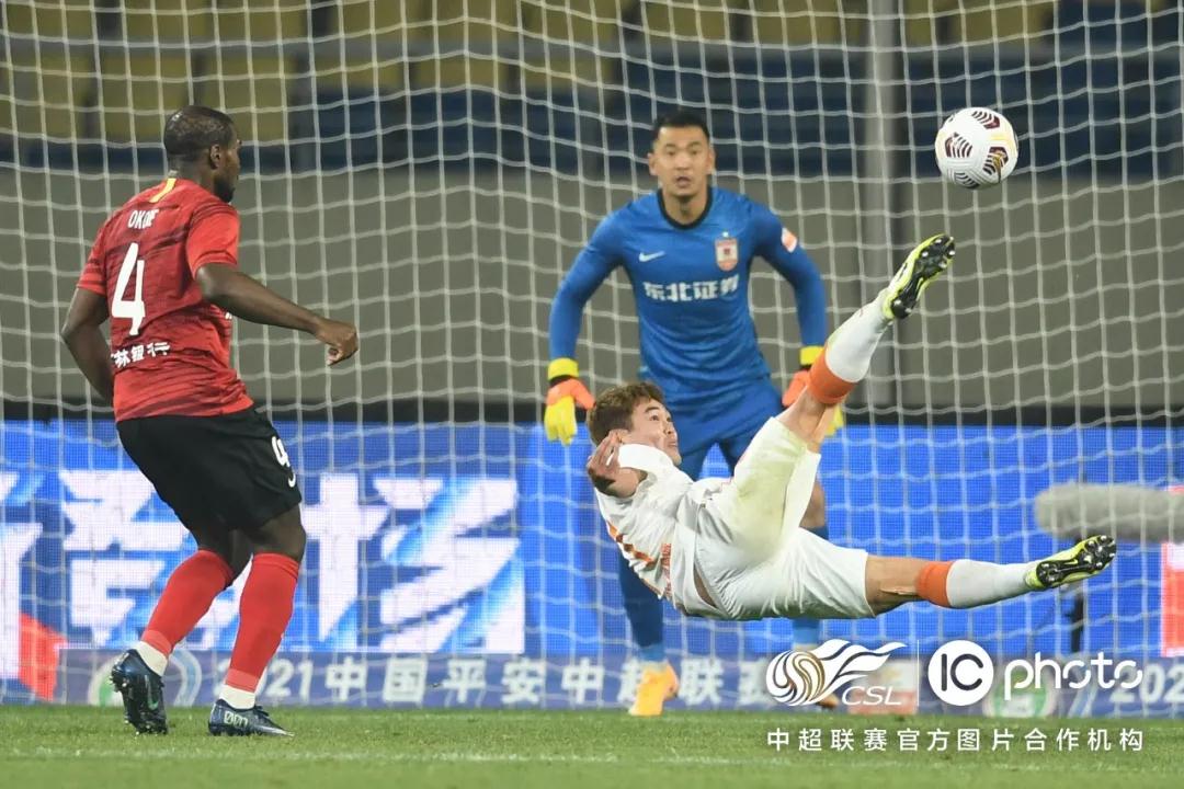 هدافي دوري أبطال أوروبا 2025من يتصدر السباق الذهبي؟